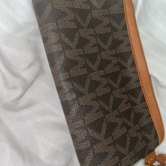 Michael Kors Tan and Brown Monogram Crossbody /fanny pack - Picture 3 of 7